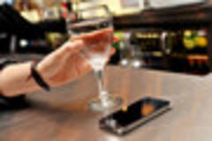 Mobile phone thefts from bars in Leicester are down after gangs targeted